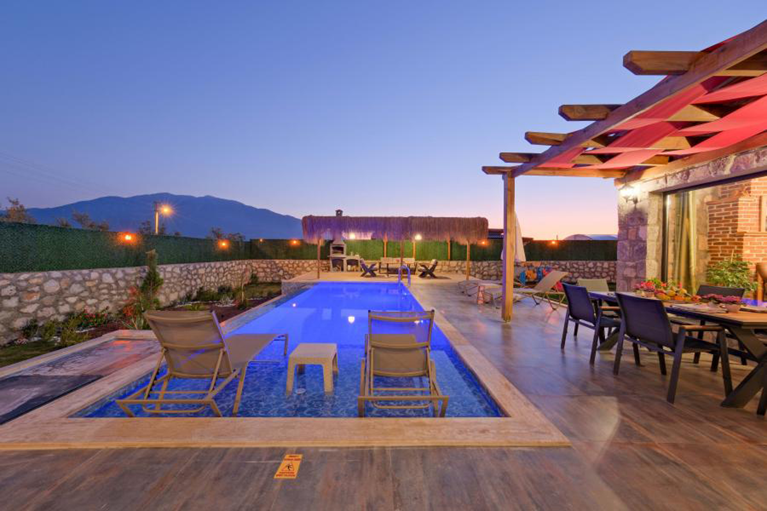 Bahçeli Villa Müstakil 6