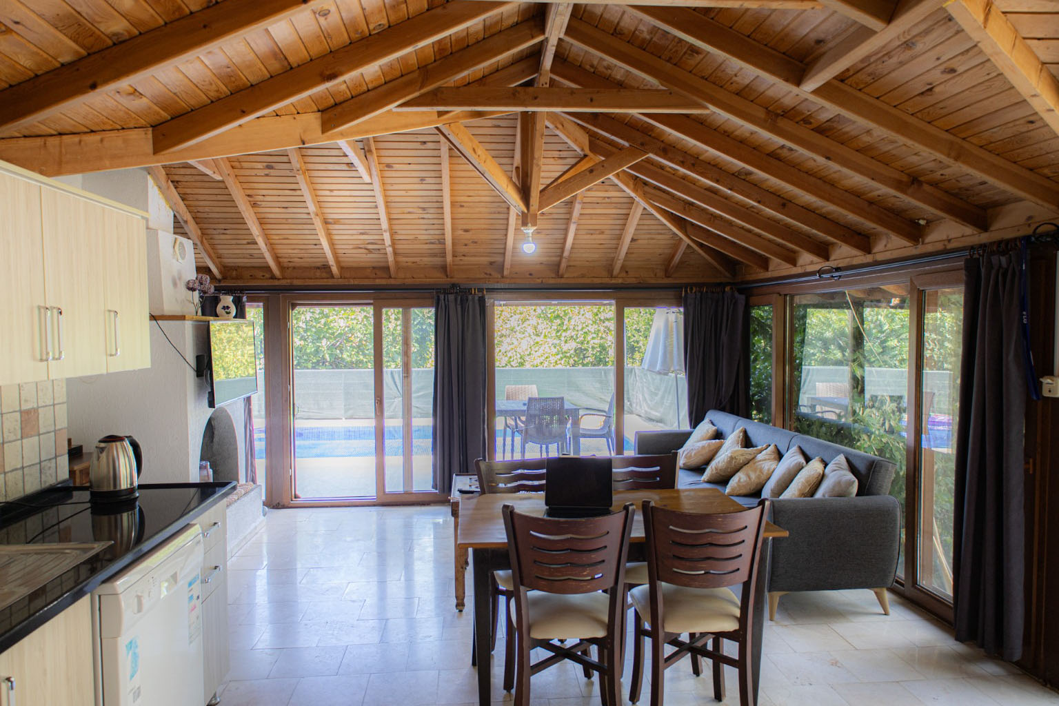 Havuzlu Villa Mutfağı Hisarönü 8